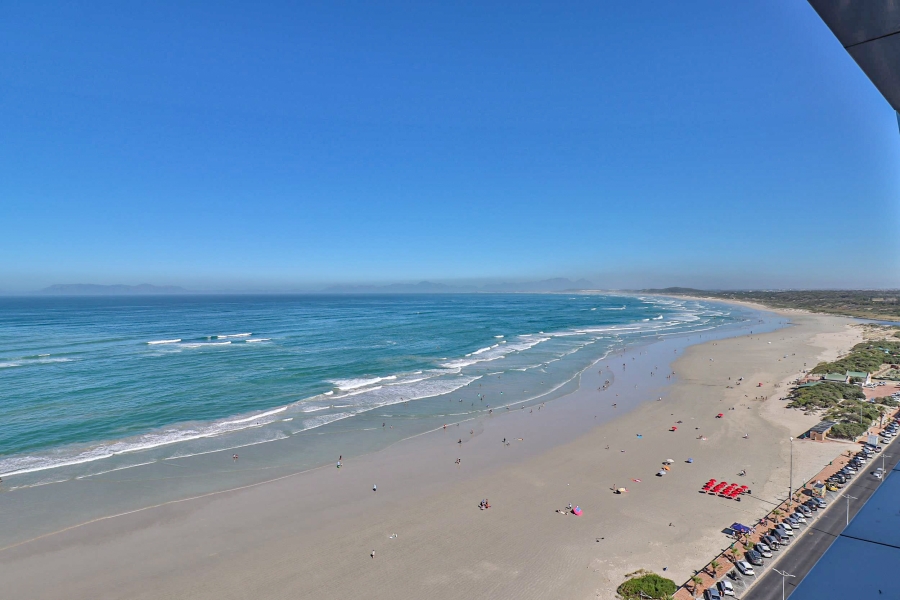 To Let 4 Bedroom Property for Rent in Strand North Western Cape